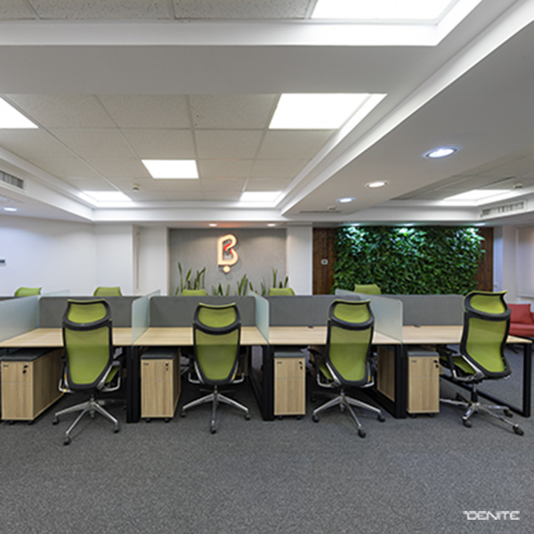 چیدمان میز اداری